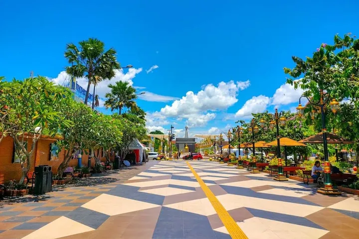 10 Keunikan City Center at Oyster Point